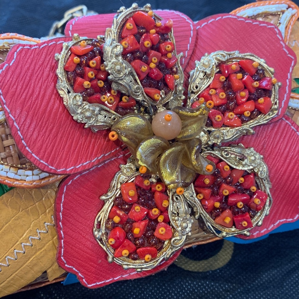 Mary Frances "Hibiscus" handbag - Picture 4 of 17